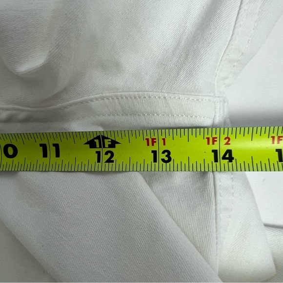 Liz Claiborne Women’s Sara Shorts Sz 6 White Pockets 2” Elastic Waistband - Picture 10 of 11